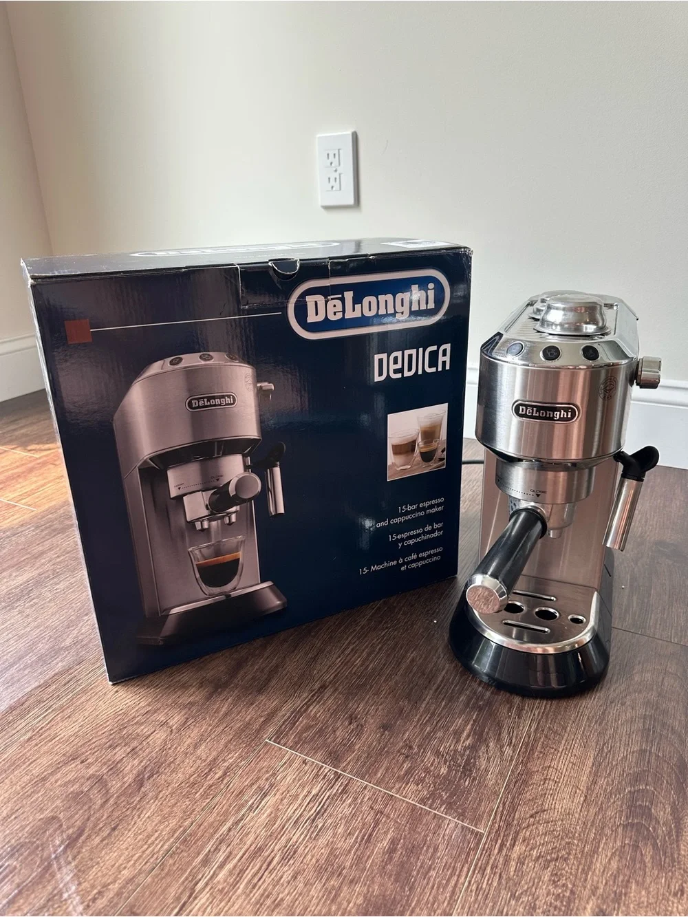 De’Longhi Dedica Espresso Machine with Milk Frother, 15-Bar Pump